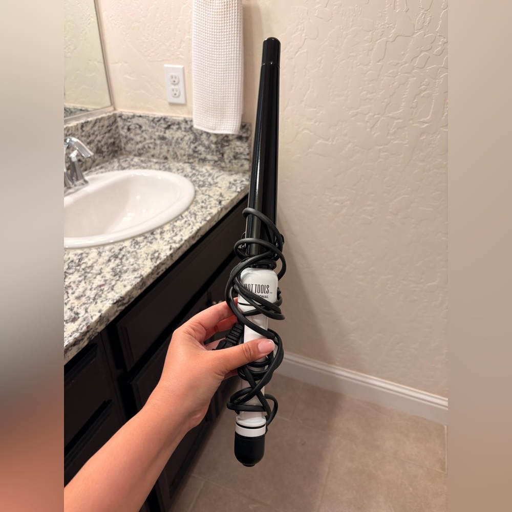 Black Hot Tools Curling Iron